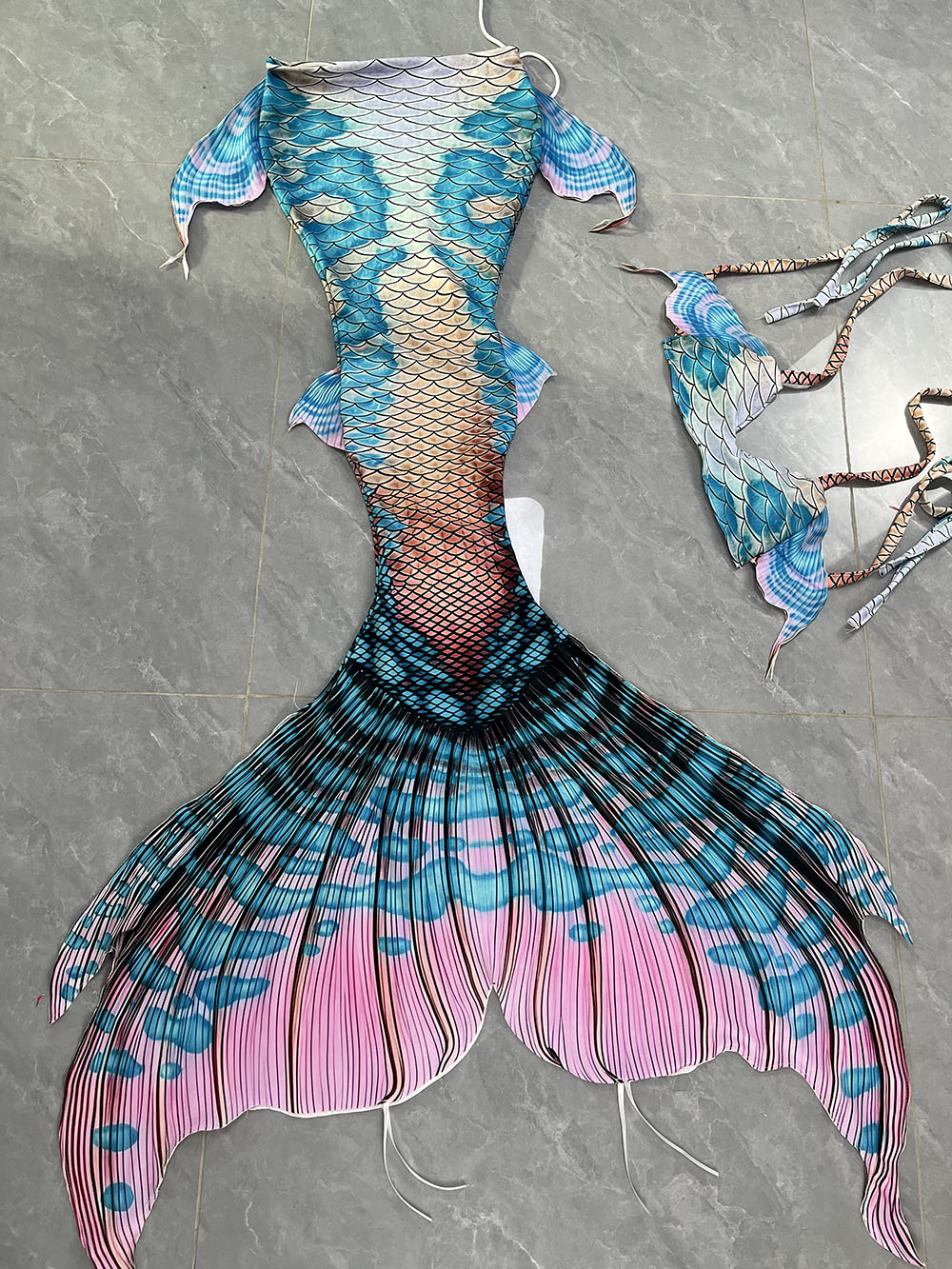 Colorful Dreamy Mermaid Tail A - Aquarium recension och pris